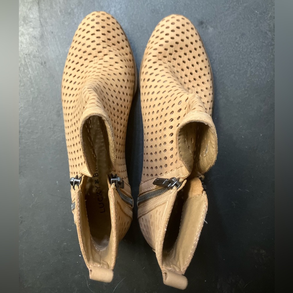 Lucky Brand Women’s Size 6.5M Beige Perforated Booties
